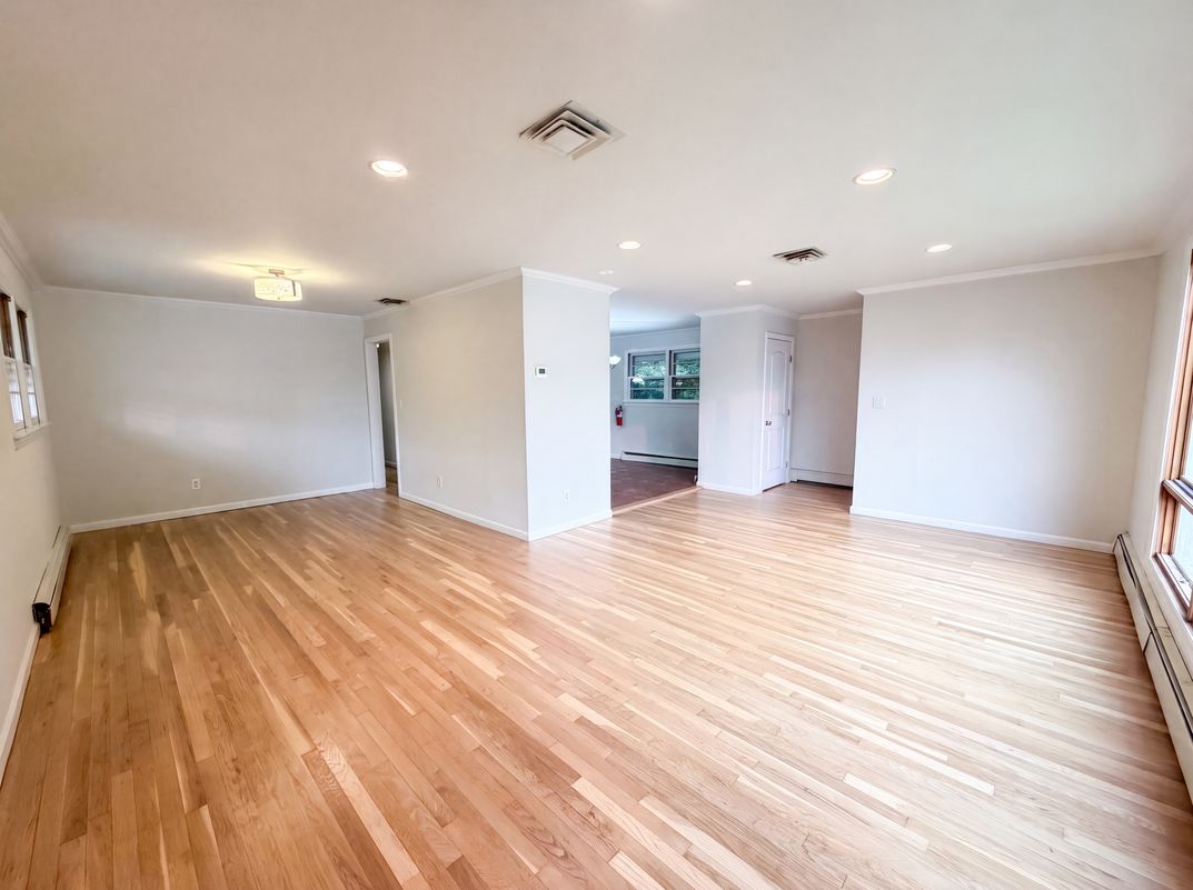 Photo 7 of 23 of 35 Dapp Ct, Elmwood Park, NJ