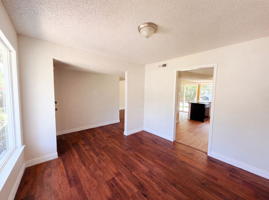 Photo 8 of 18 of 414 Meadowhill Dr, Garland, TX