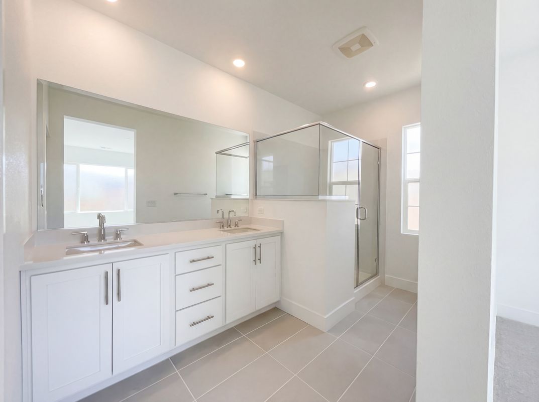 Photo 6 of 39 of 408 N Palm Springs Way, Tracy, CA