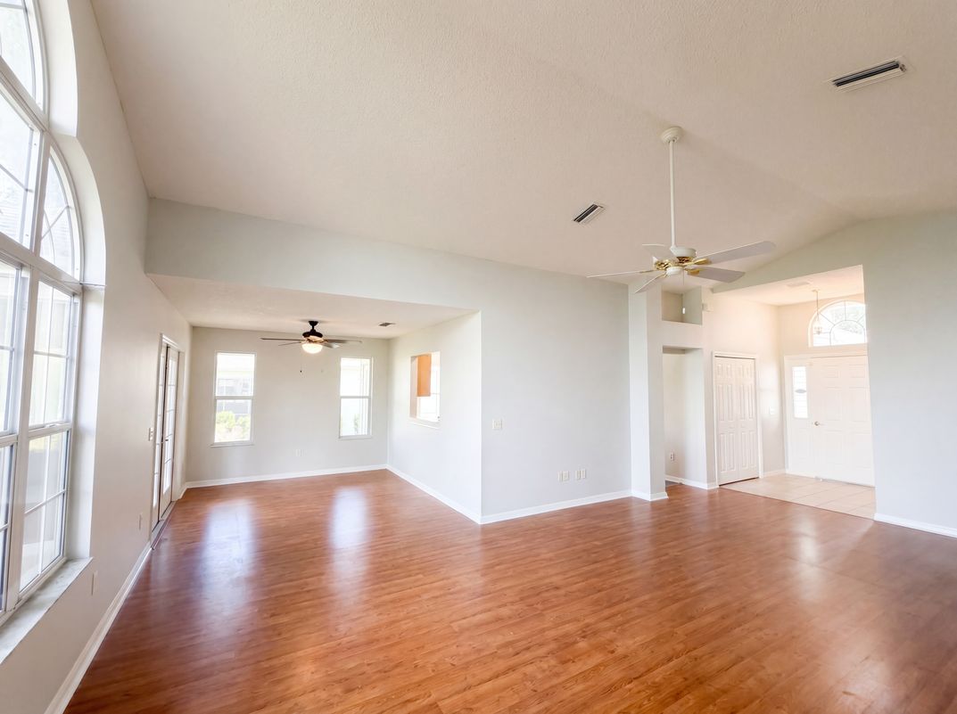 Photo 3 of 20 of 1407 Figueroa St, The Villages, FL
