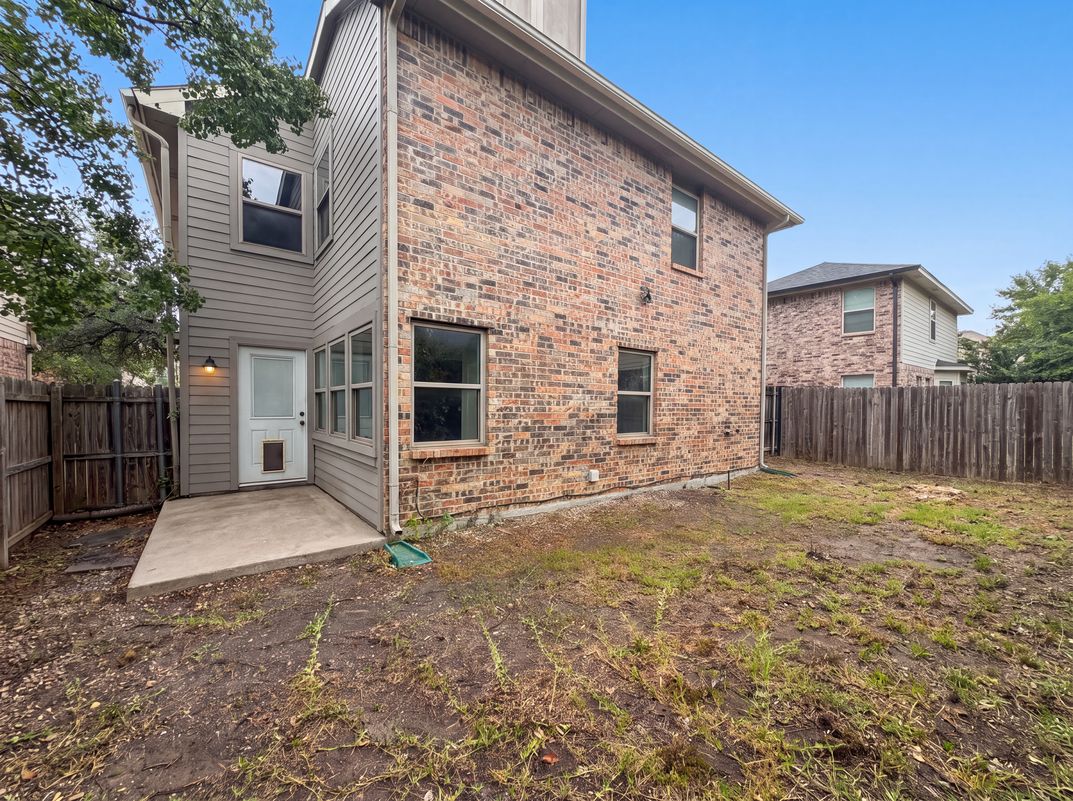 Photo 5 of 19 of 13324 Pandora Cir, Dallas, TX