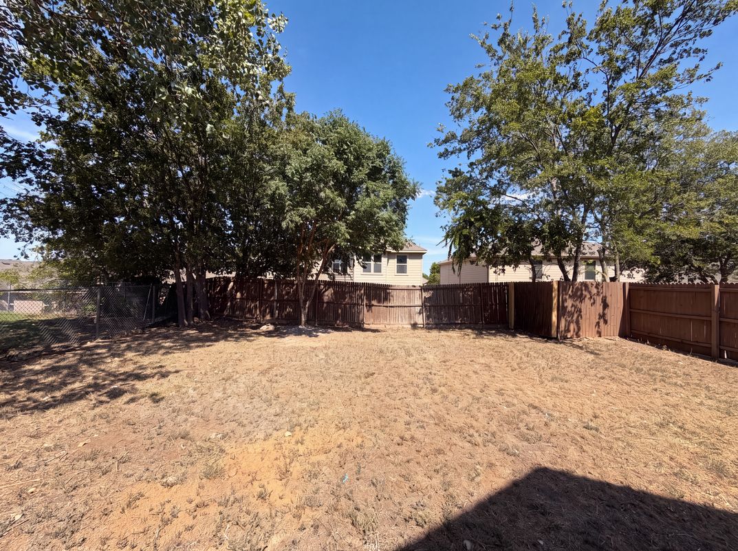 Photo 18 of 20 of 6604 N Chesterfield Dr, Fort Worth, TX