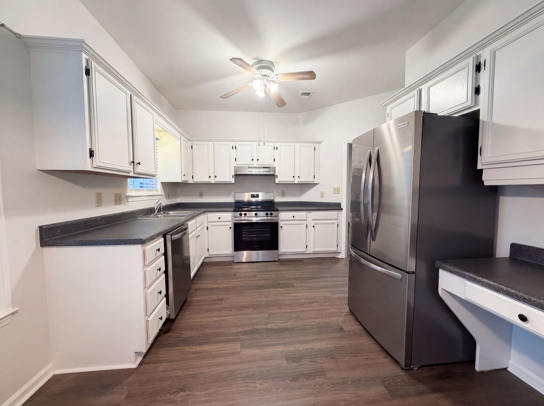 Photo 2 of 20 of 101 Cambridge Pointe Dr, Alabaster, AL