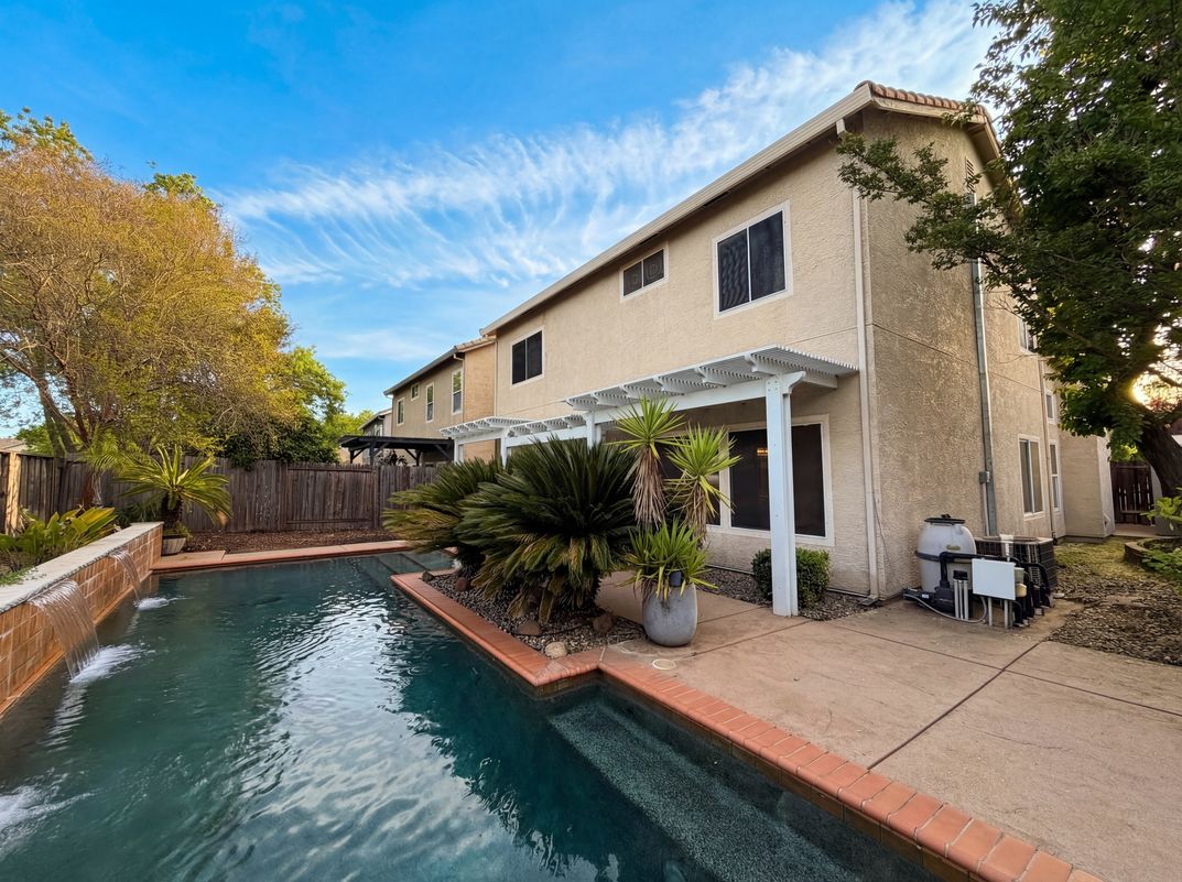 Photo 11 of 39 of 224 Pinecrest Ct, Roseville, CA