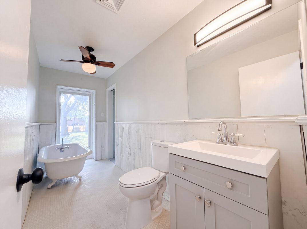 Photo 13 of 23 of 14743 Ronnie Ln, Livonia, MI