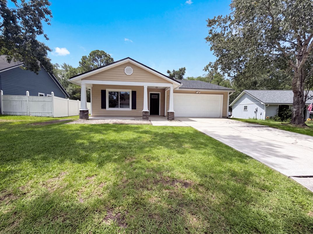 Photo 16 of 18 of 7428 Sweet Rose Ln, Jacksonville, FL