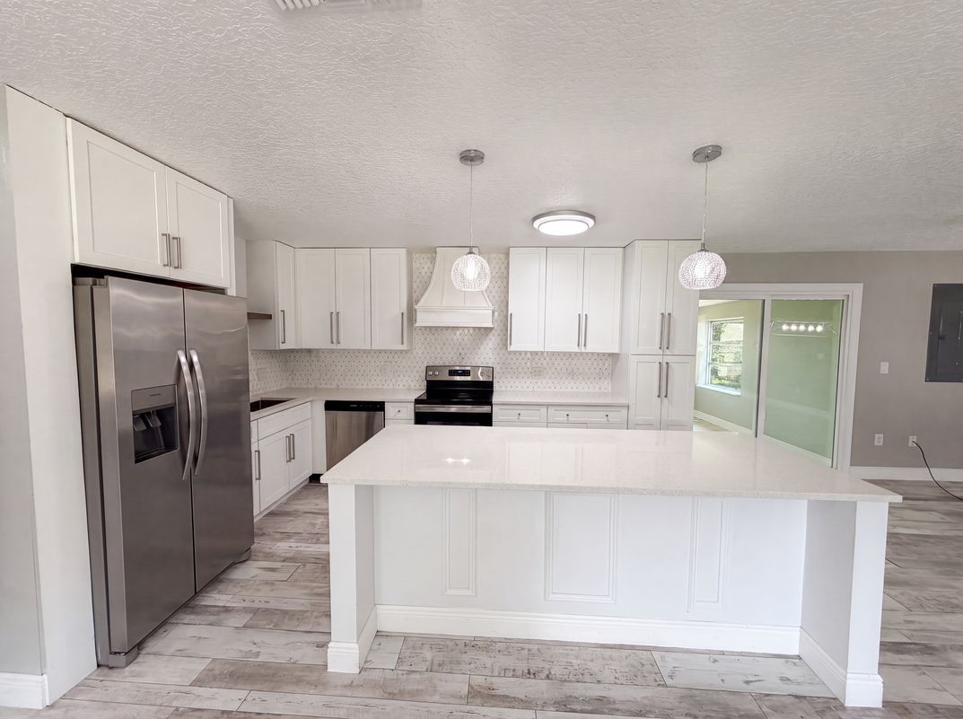 Property photo 2 of 1044 E Lombardy Dr