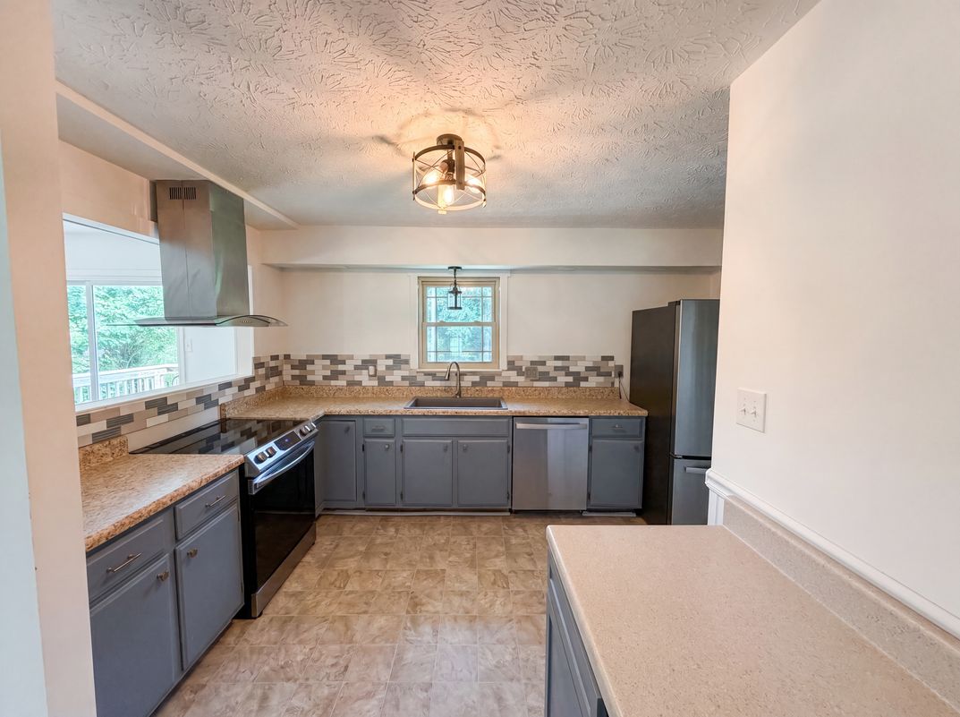 Photo 2 of 30 of 8505 Troutman Ln, Knoxville, TN