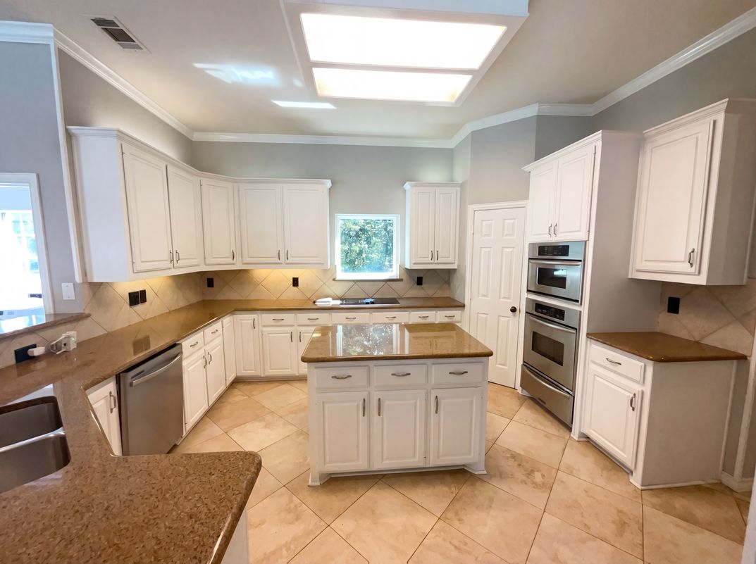 Photo 3 of 19 of 2400 Creekview Dr, Plano, TX