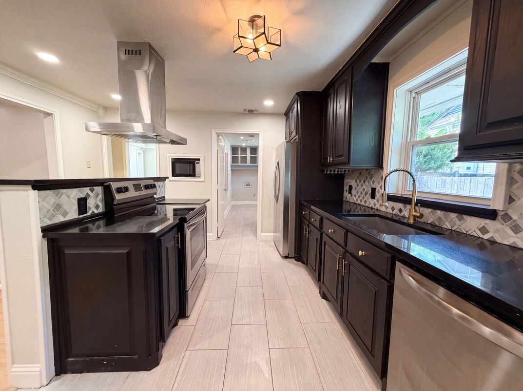 Photo 6 of 22 of 3423 Willow Crest Ln, Dallas, TX