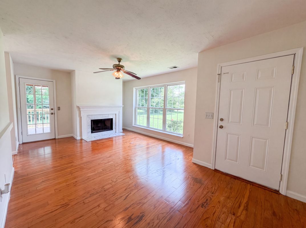 Photo 4 of 20 of 499 Holland Ridge Dr, La Vergne, TN