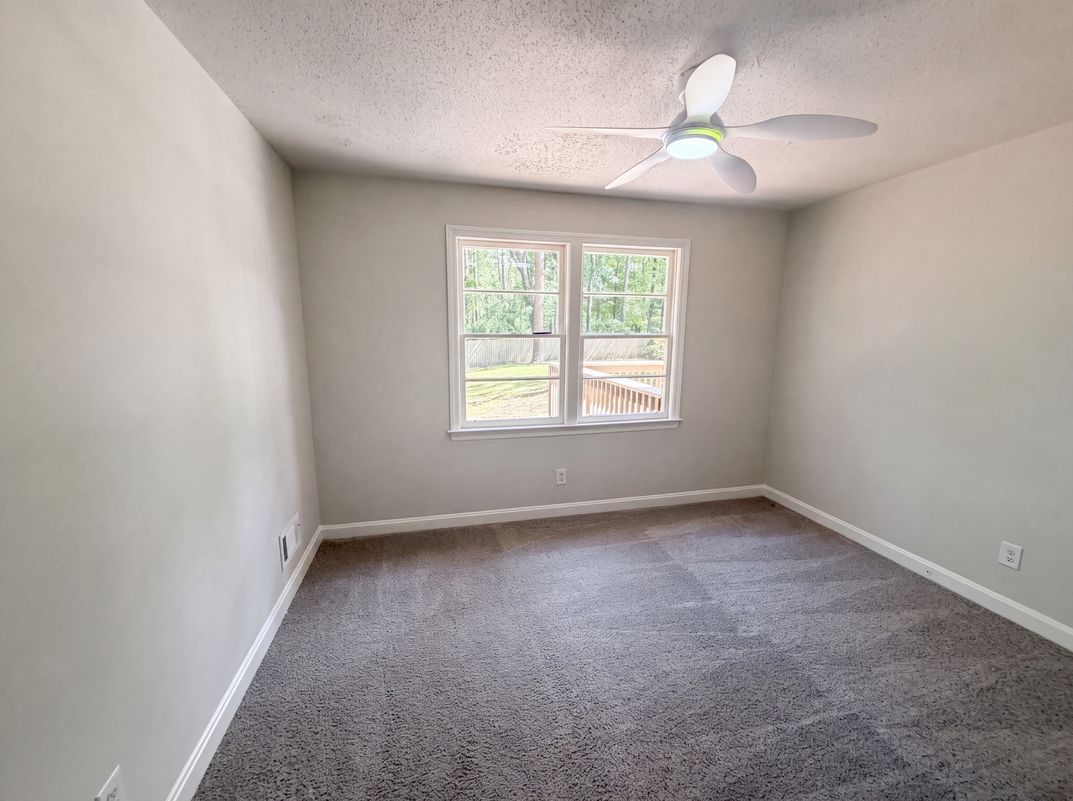 Photo 4 of 27 of 1425 Hollyberry Ln, West Columbia, SC