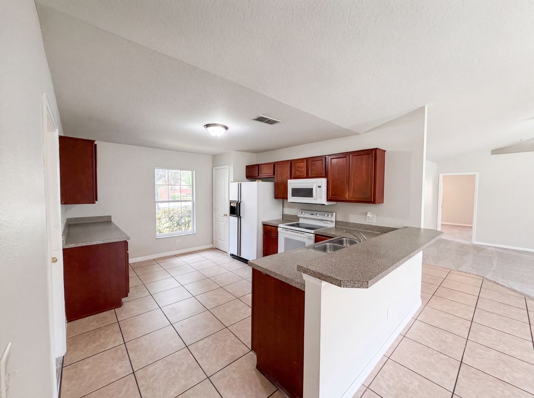 Property photo 2 of 306 Garden Oak Ct