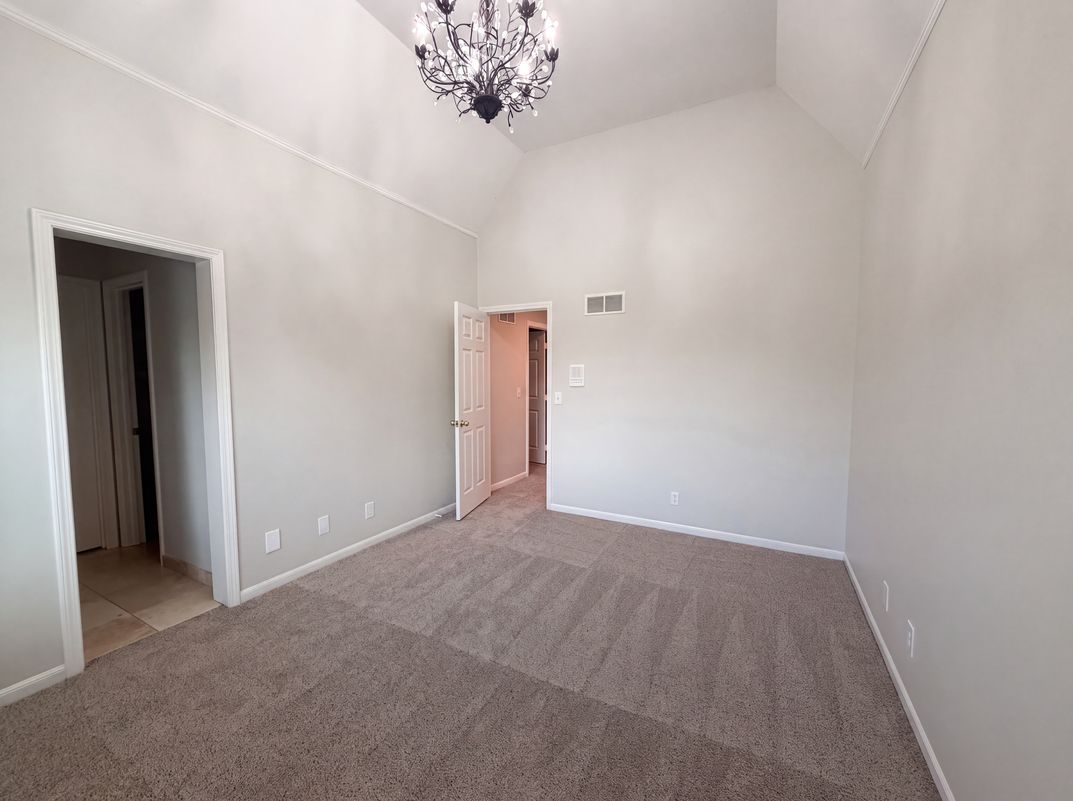 Photo 13 of 34 of 6003 N Cosby Ct, Kansas City, MO