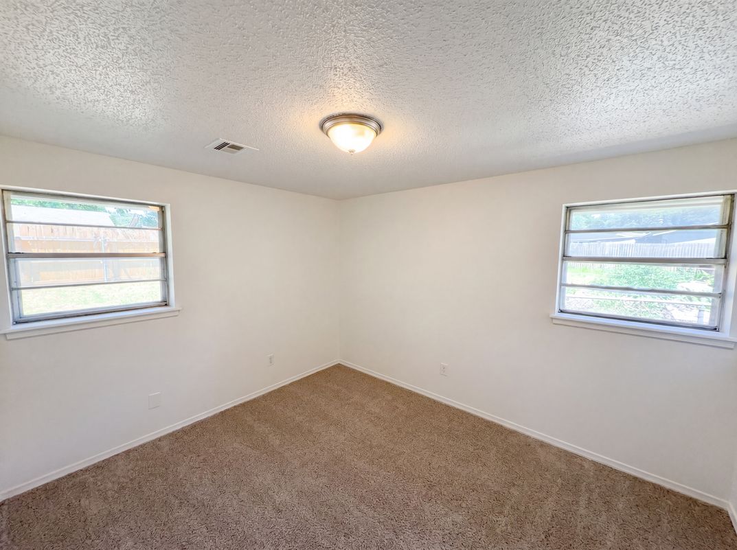 Photo 11 of 21 of 7629 NW 14th St, Oklahoma City, OK