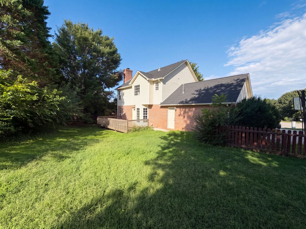 Photo 5 of 27 of 518 Glenfield Cir, Maryville, TN
