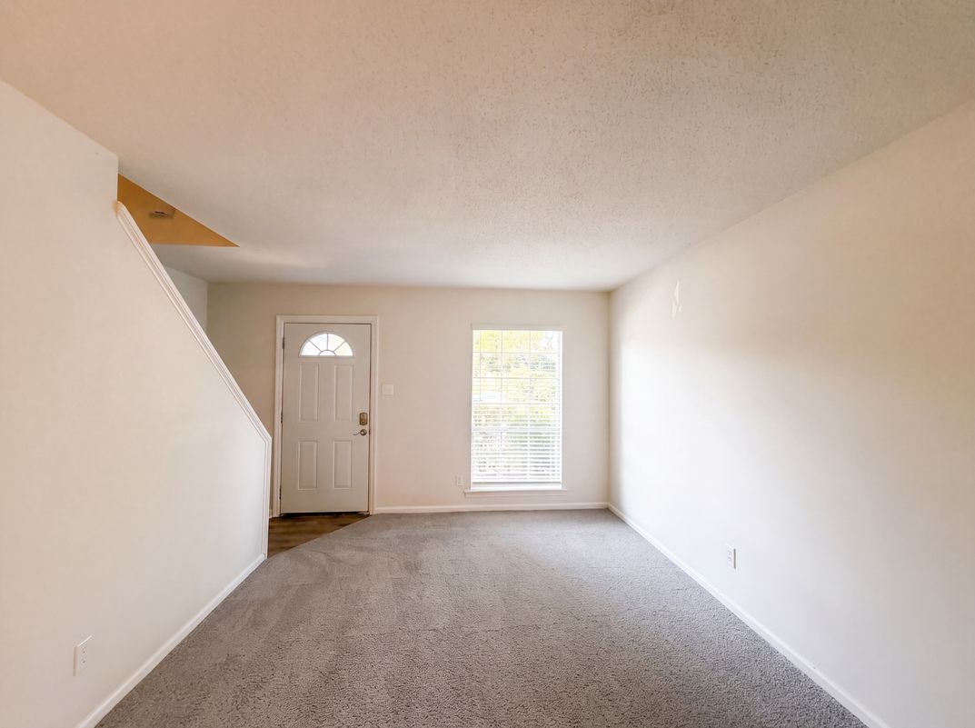 Photo 6 of 20 of 1311 W Meadowview Rd, Greensboro, NC