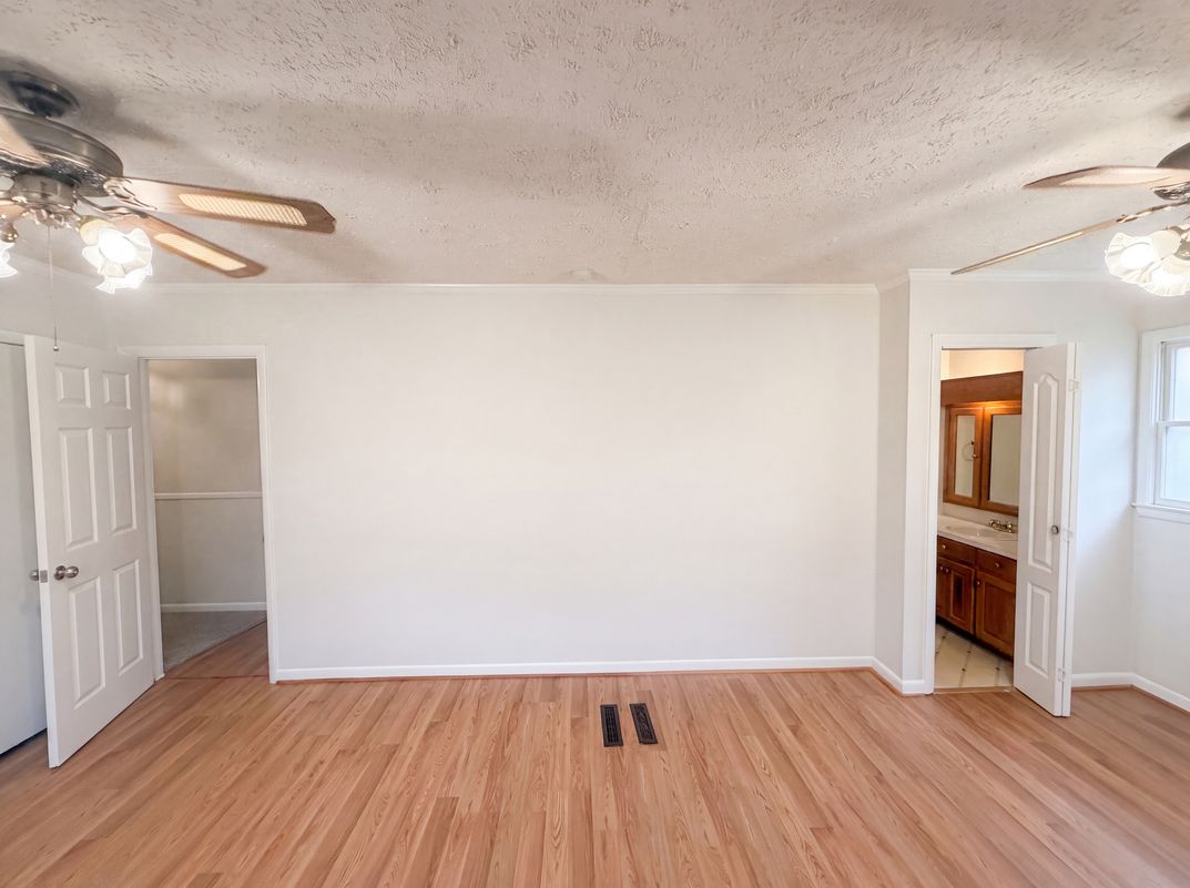 Photo 4 of 16 of 608 E Morehead St, Reidsville, NC