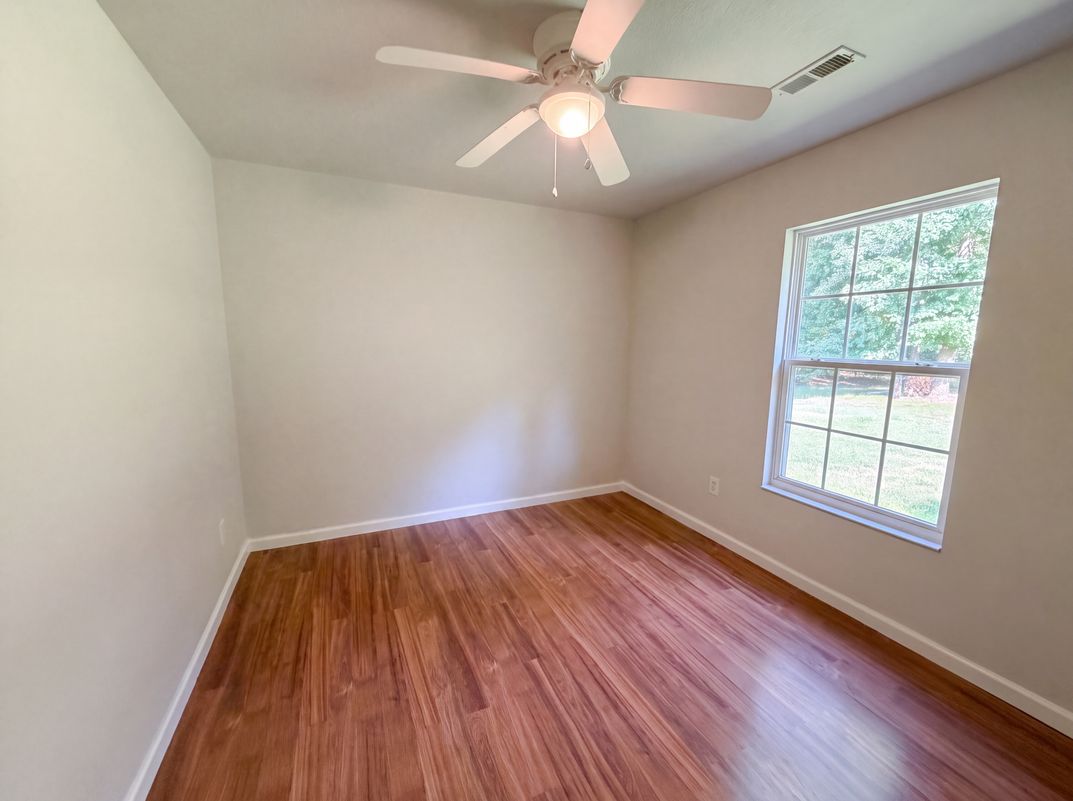 Photo 13 of 18 of 102 Hayworth Ave, Clinton, SC