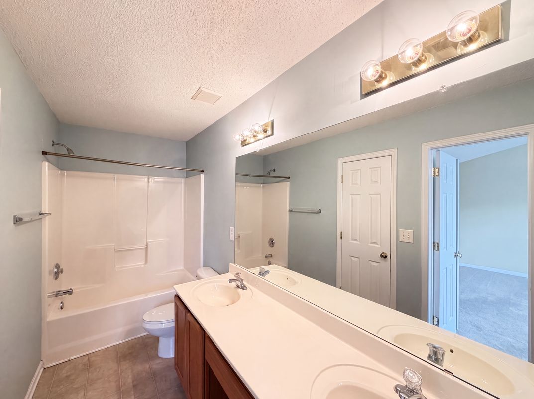 Photo 10 of 18 of 14205 Tranters Creek Ln, Charlotte, NC
