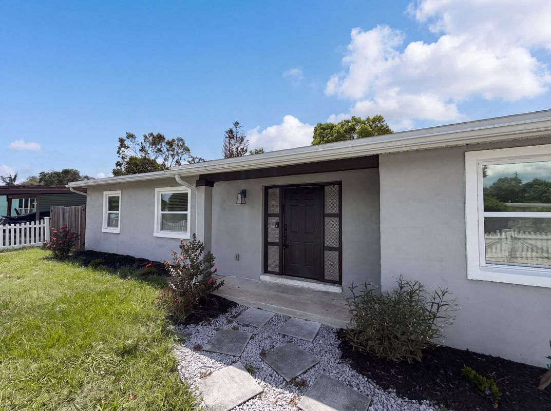 Photo 17 of 19 of 2242 E Dana Dr, Deltona, FL