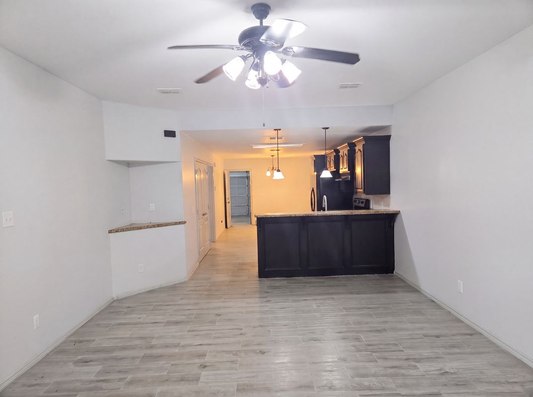 Photo 3 of 26 of 2116 S 6th St, McAllen, TX