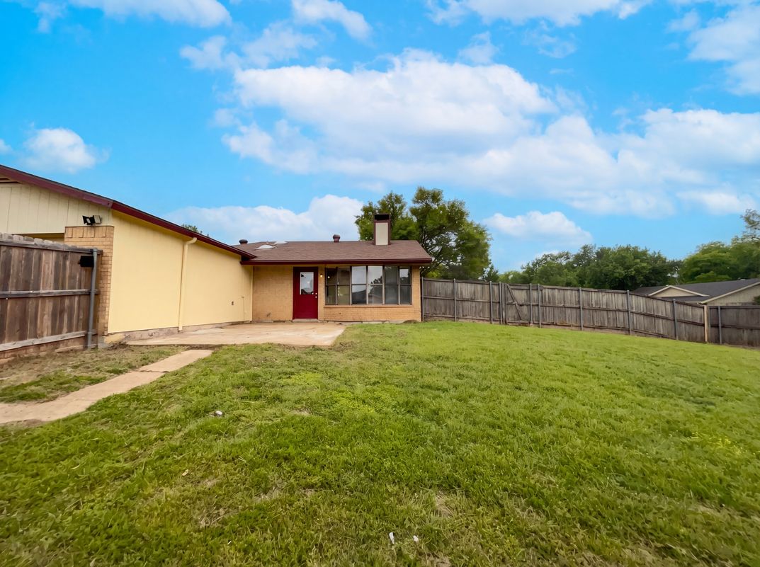 Photo 5 of 16 of 3801 Grecian Ct, Plano, TX