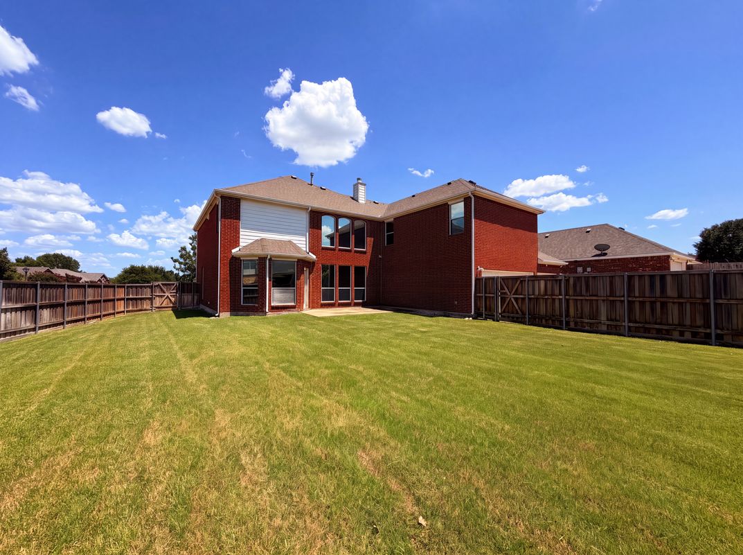 Photo 5 of 22 of 1311 Stanford Dr, Rockwall, TX