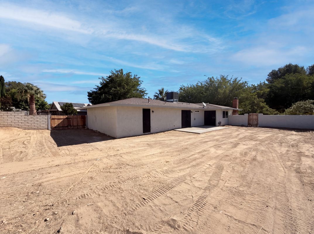 Photo 5 of 18 of 14729 Hartford Ln, Helendale, CA