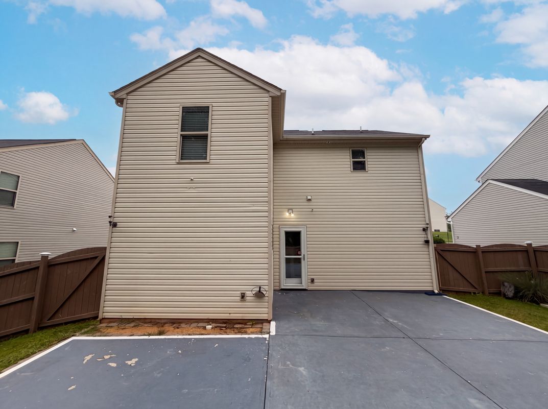 Photo 5 of 21 of 7329 Hidden Creek Dr, Charlotte, NC
