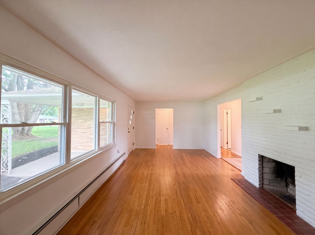 Photo 3 of 21 of 36700 Lakeland Dr, Avon, OH