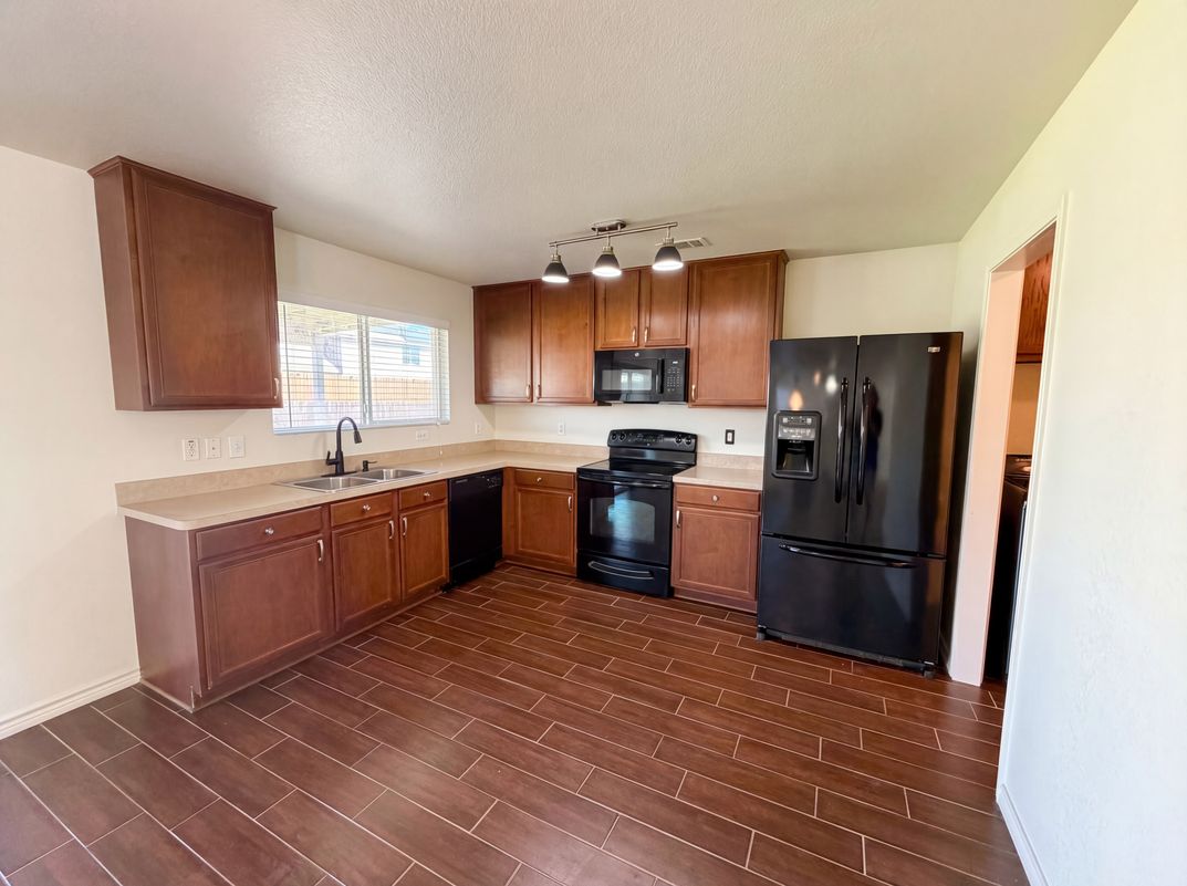 Property photo 2 of 2027 Pine Knot Dr