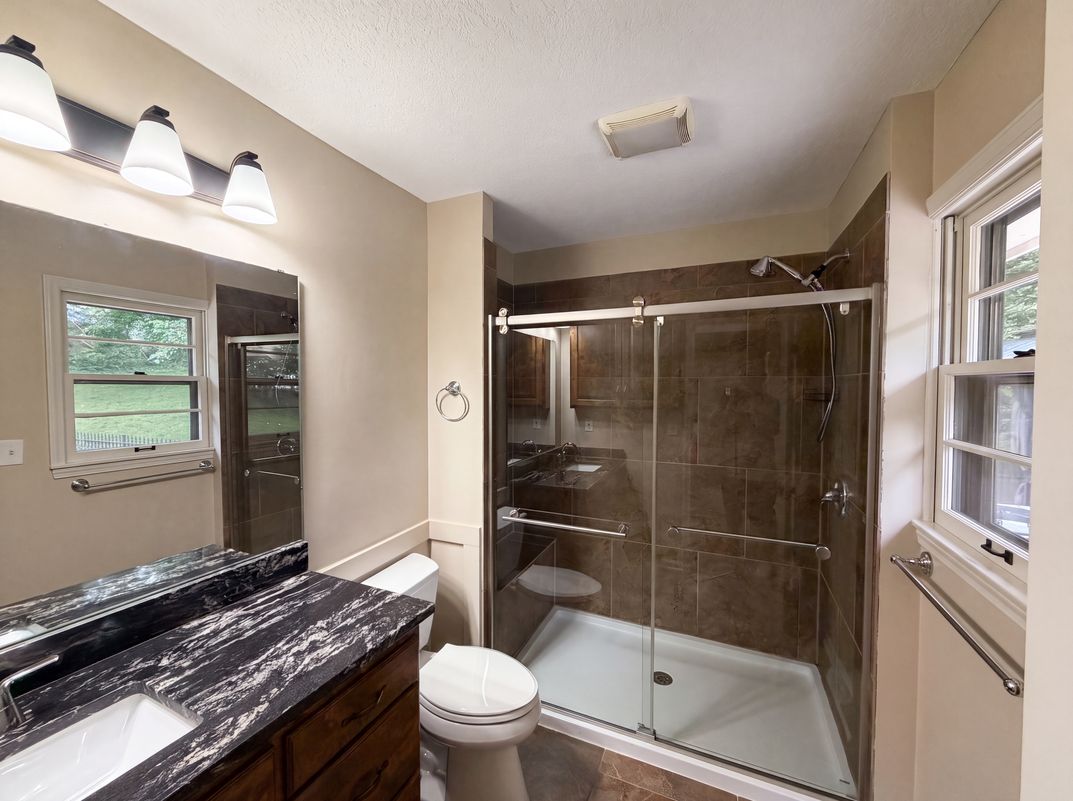 Photo 11 of 23 of 4321 NW Briarcliff Ln, Kansas City, MO