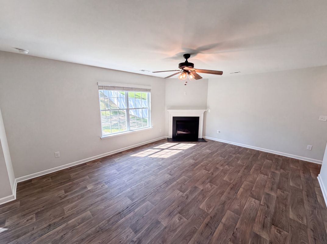 Photo 12 of 26 of 2014 Tarzi Ln, Charlotte, NC
