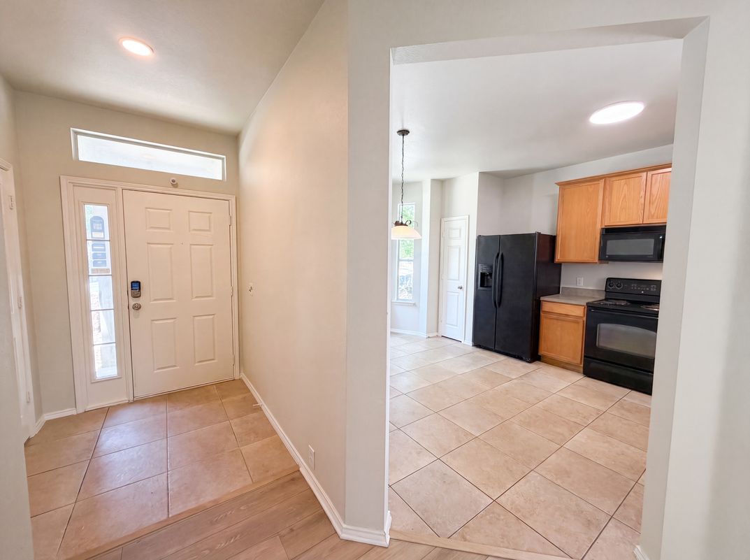 Photo 7 of 26 of 10636 Traymore Dr, Fort Worth, TX