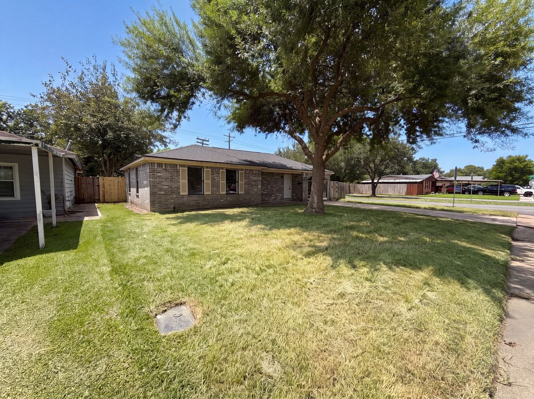 Photo 18 of 20 of 10502 Bessemer St, Houston, TX