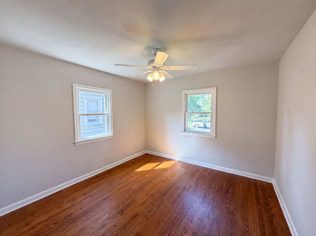 Photo 4 of 22 of 4313 Urn St, Capitol Heights, MD
