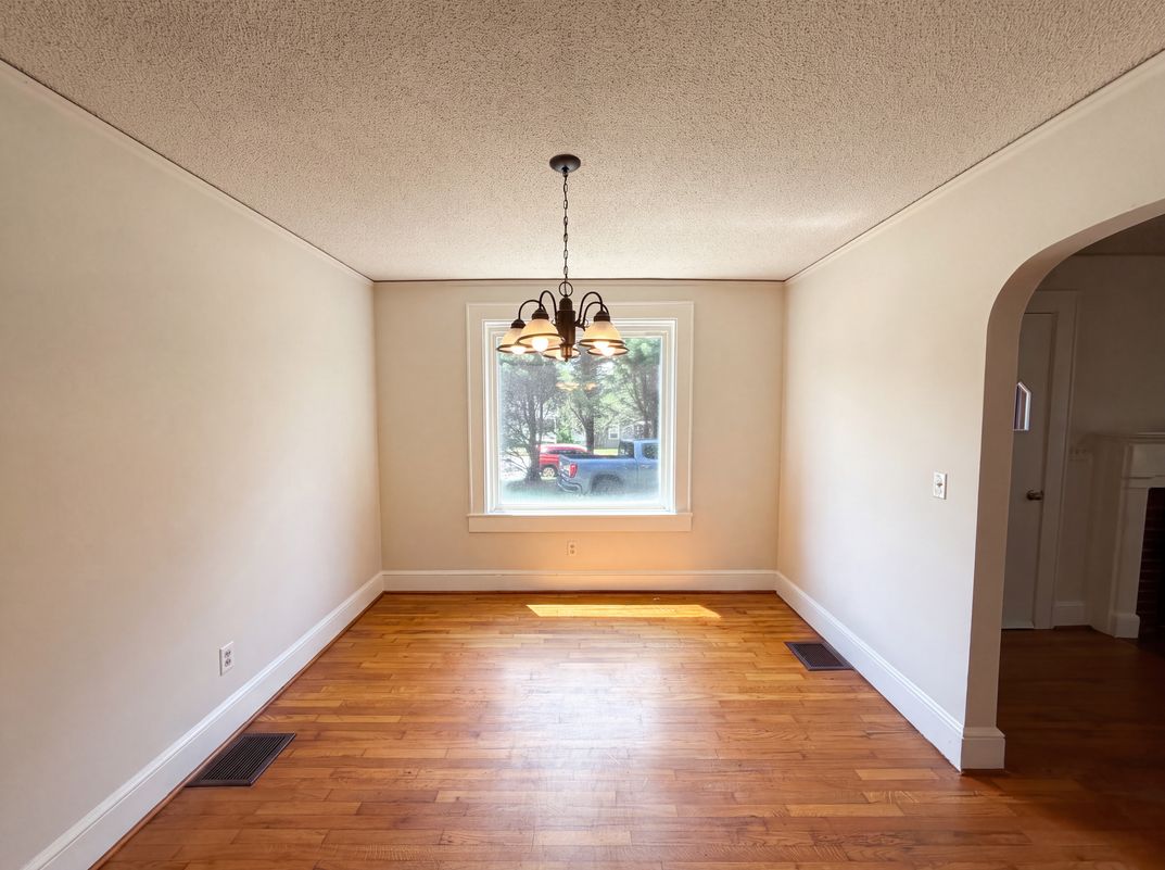 Photo 6 of 16 of 309 E Blue Ridge Dr, Greenville, SC