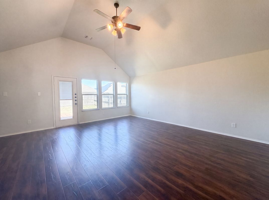 Photo 3 of 21 of 11920 Hassop Ln, Burleson, TX