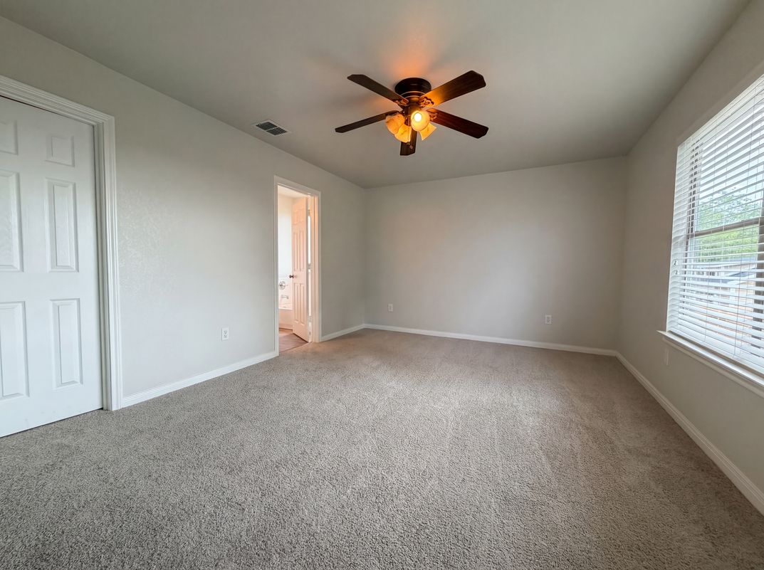Photo 4 of 17 of 5708 Maxfli Dr, Schertz, TX