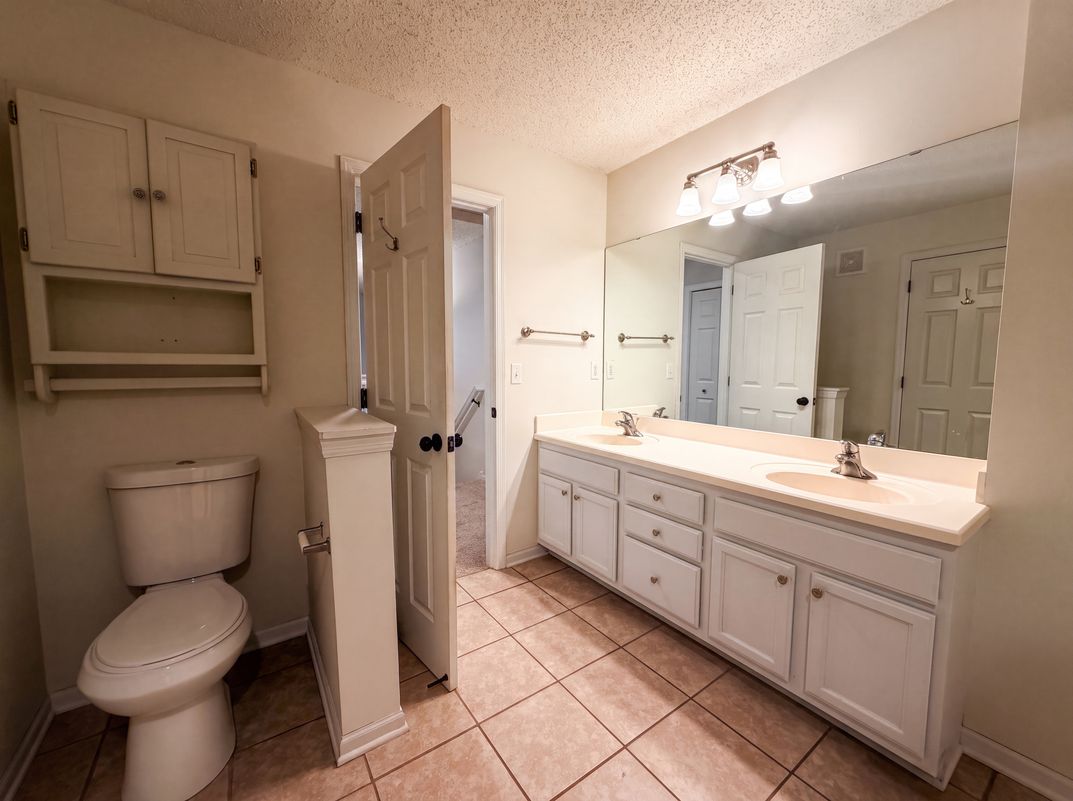 Photo 13 of 21 of 5221 Robin Ln, Farmington, MN