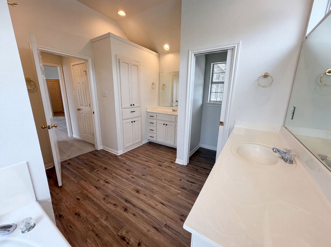 Photo 11 of 25 of 1226 Oakmanor Cir, Hewitt, TX