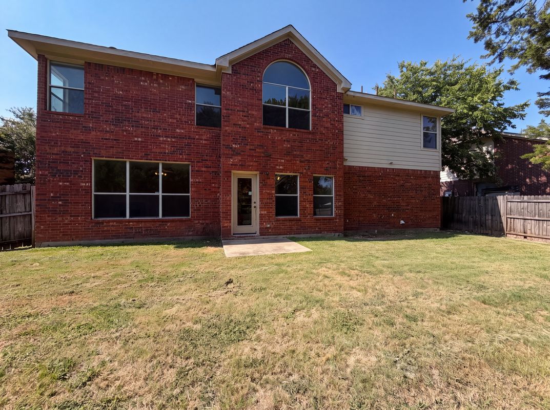Photo 5 of 20 of 448 N Waterford Oaks Dr, Cedar Hill, TX