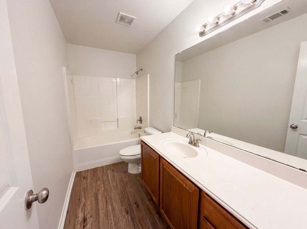Photo 13 of 17 of 1618 Hillside Dr, Waxahachie, TX