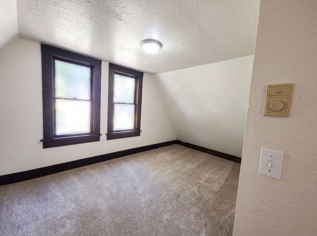 Photo 19 of 29 of 1011 Almaden St, Eugene, OR