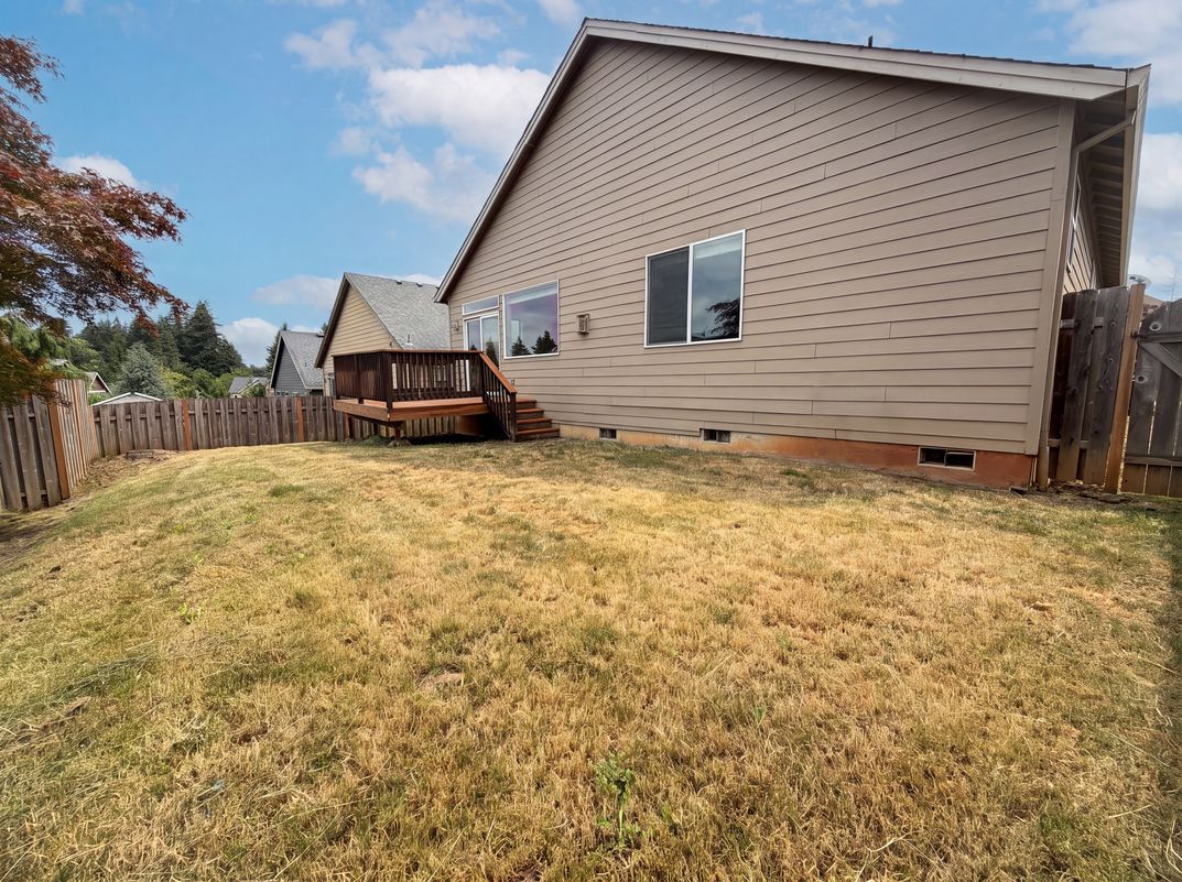 Photo 5 of 18 of 39570 Wall St, Sandy, OR