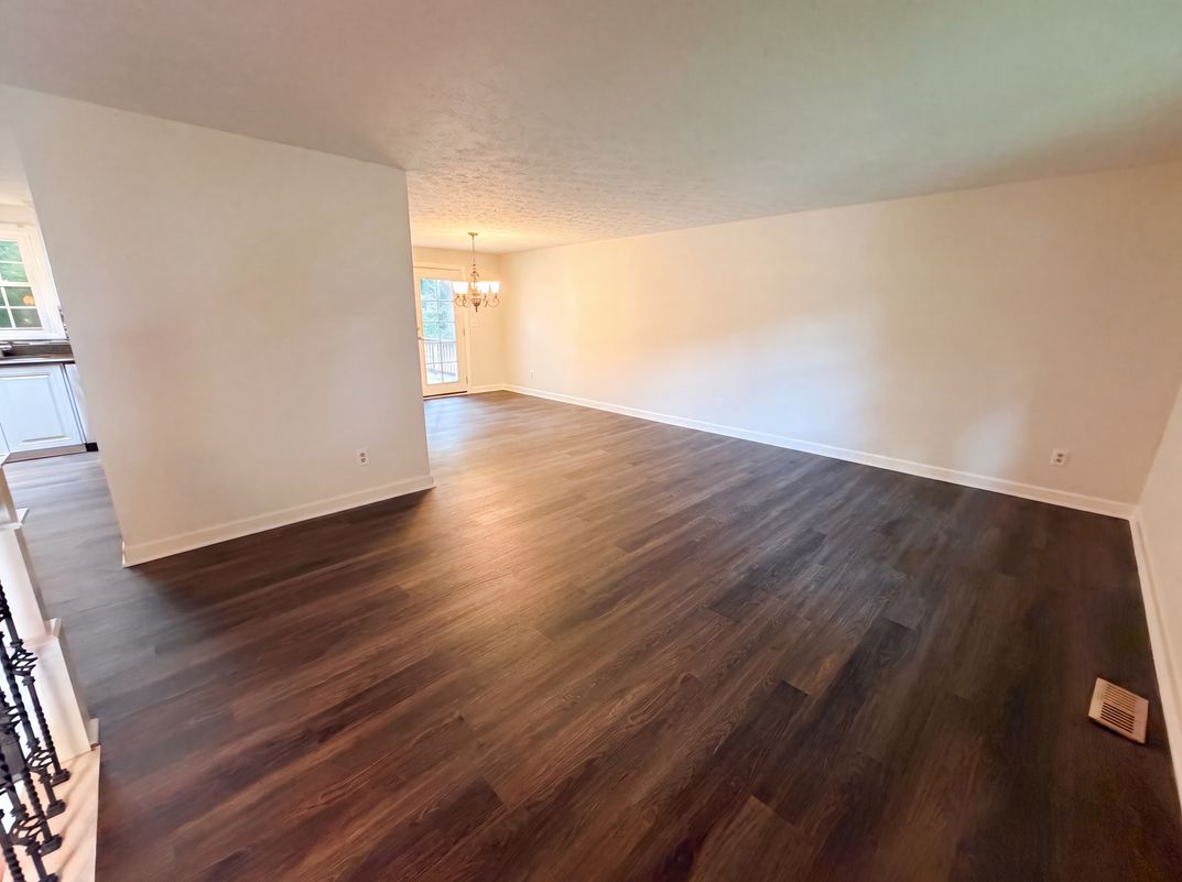 Photo 6 of 24 of 1346 Fairfield Dr SW, Lilburn, GA