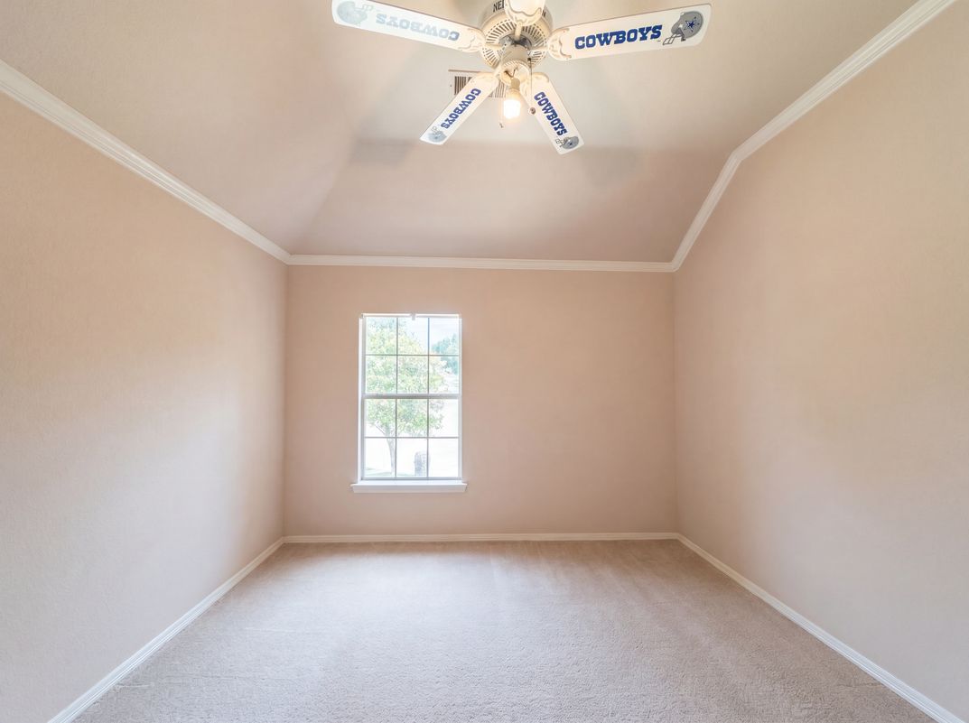Photo 13 of 27 of 2533 Vista Creek Ct, Garland, TX