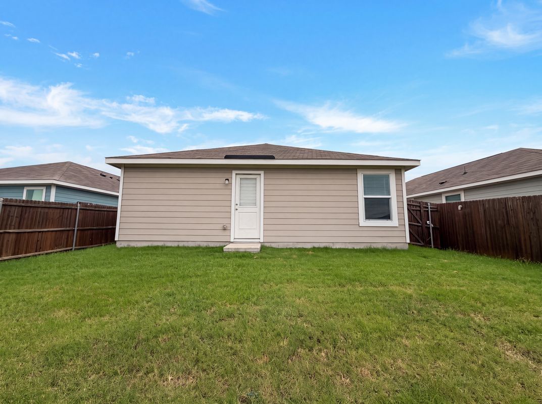 Photo 19 of 20 of 5832 Timber Point Dr, Princeton, TX