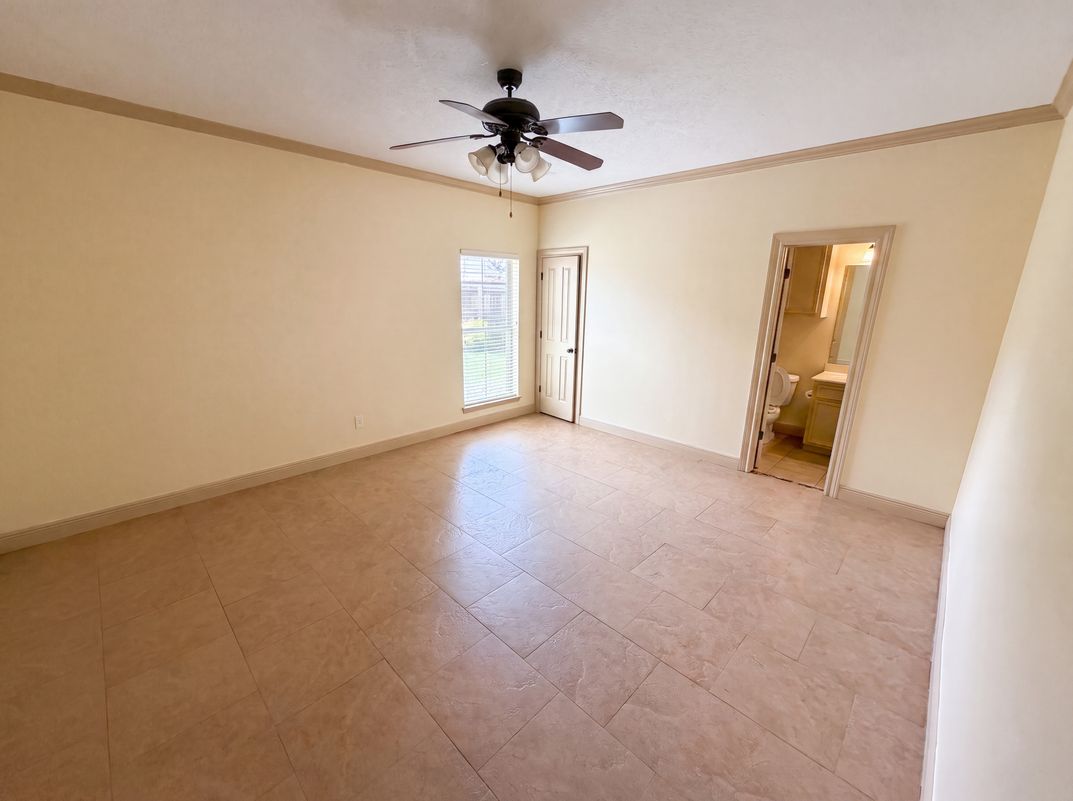 Photo 4 of 24 of 7945 Laurelwood St, Beaumont, TX